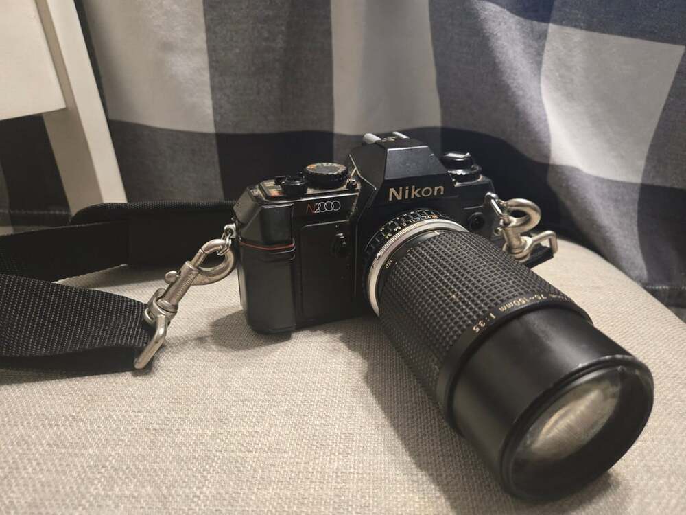 Nikon N2000 35mm SLR Film Camera with Zoom Lens